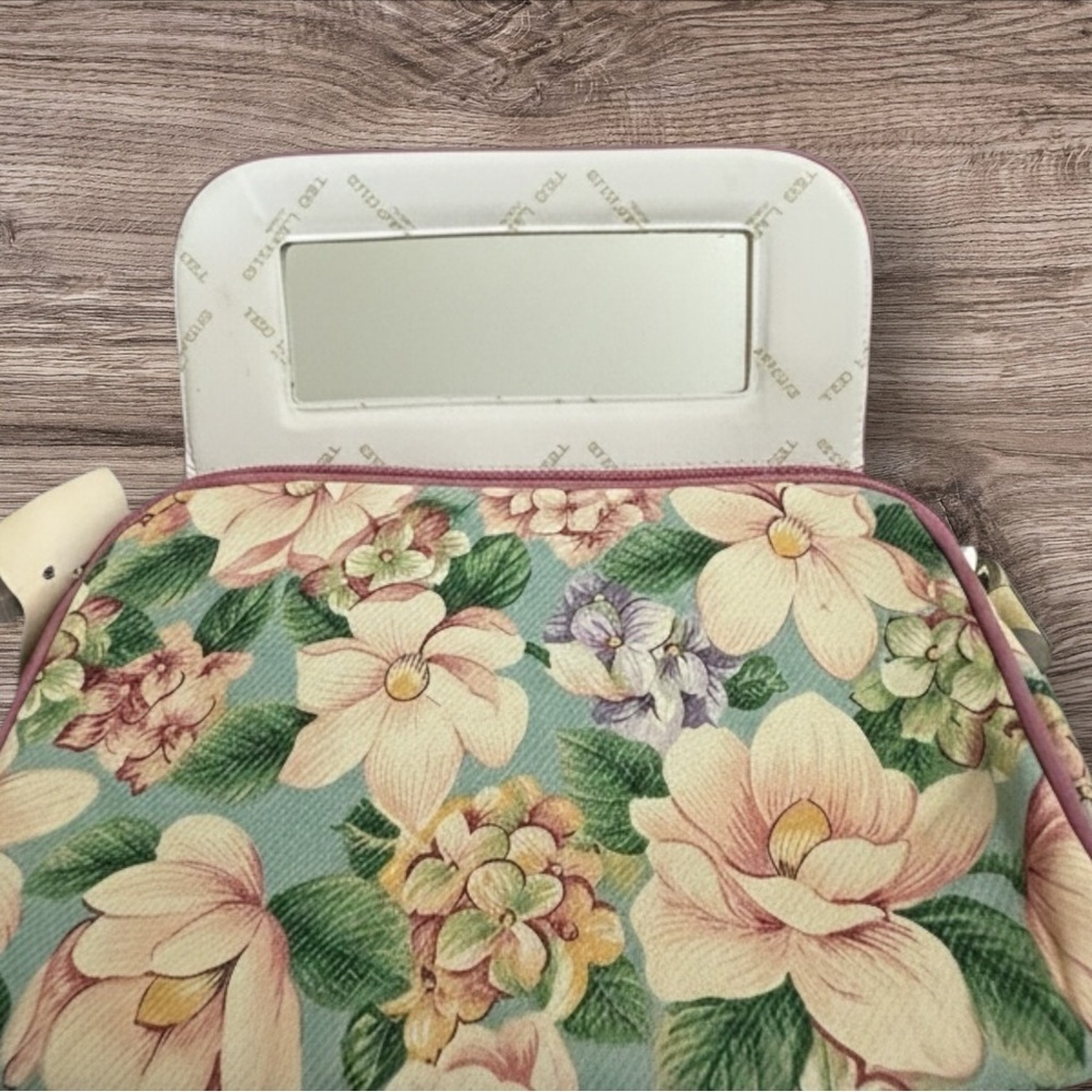 Floral Print Fold-Over‎ Clutch in Pastel Pink and Green - Picture 6 of 8